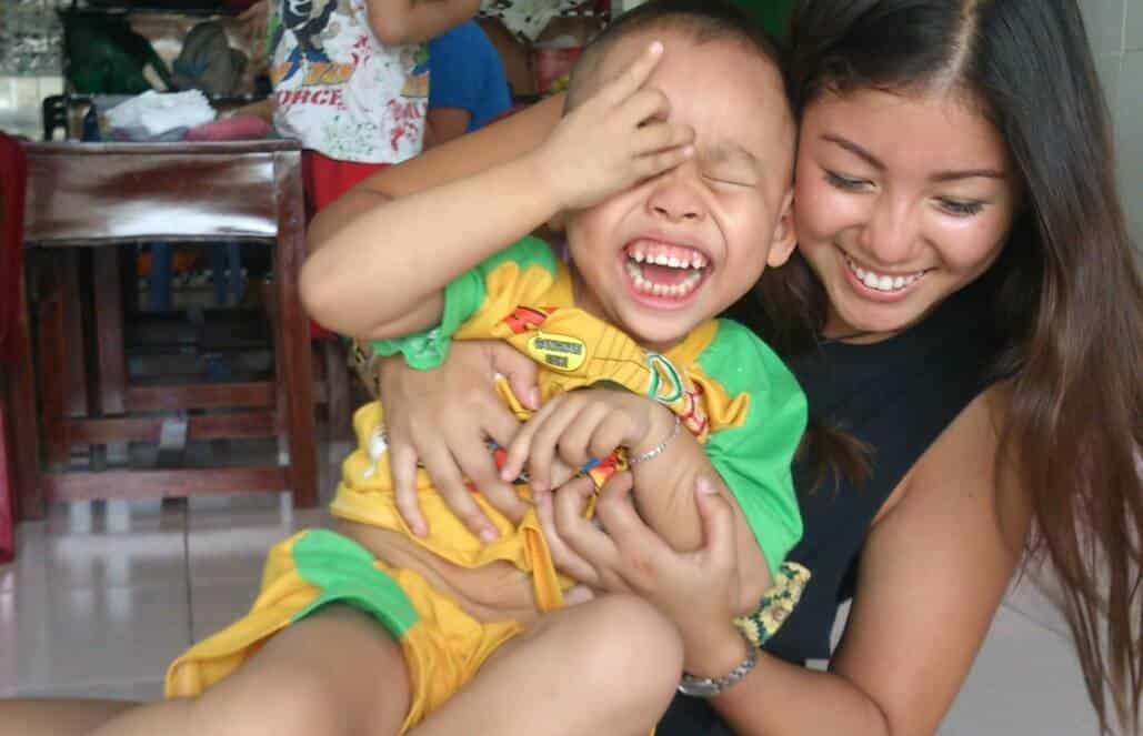 volunteer abroad free