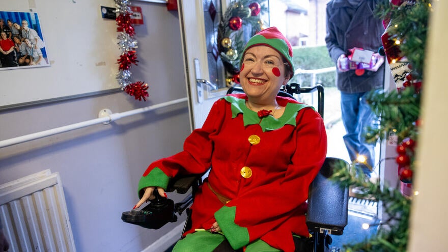 christmas volunteering near me